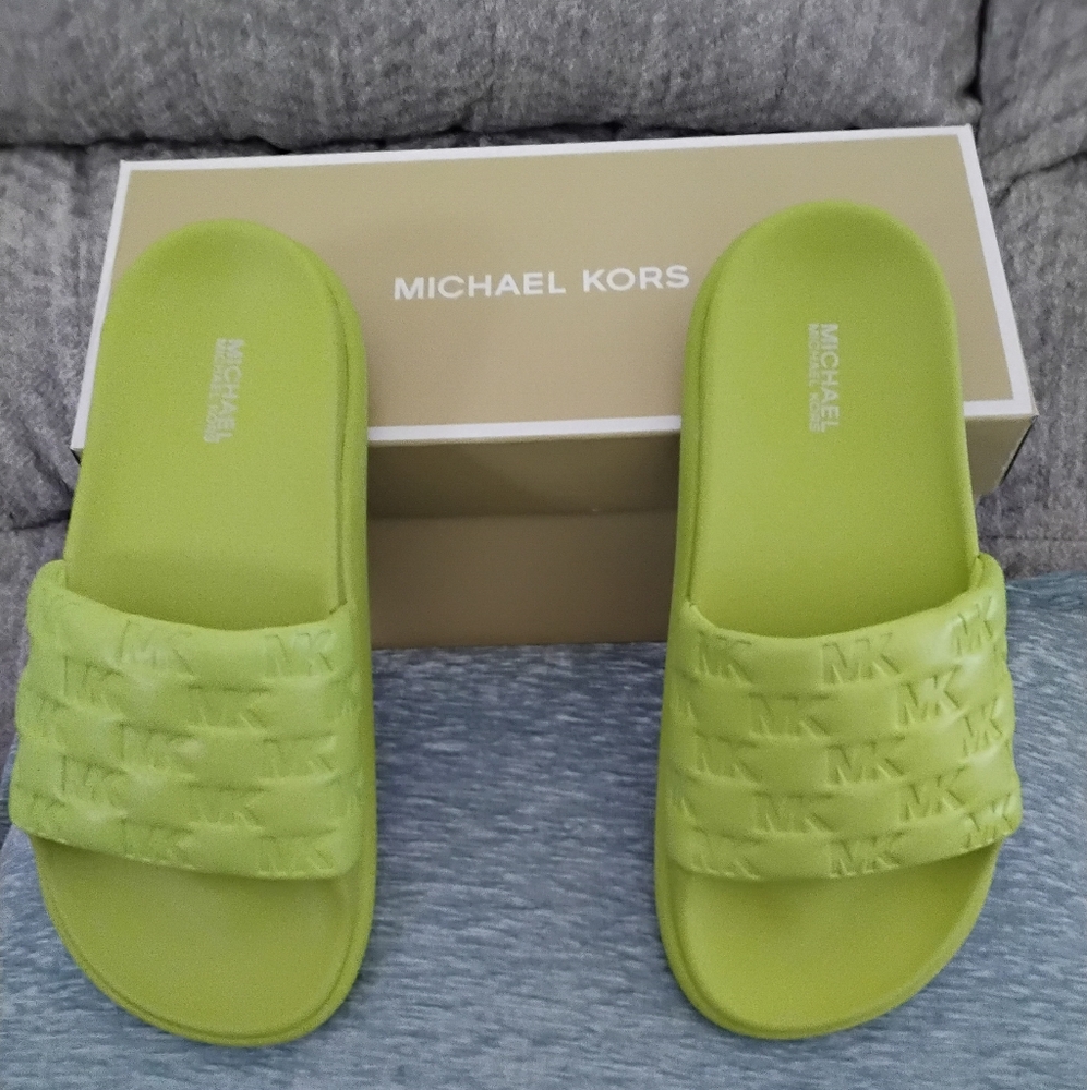 Michael Kors Finnie Vibrant Slides.  NWT